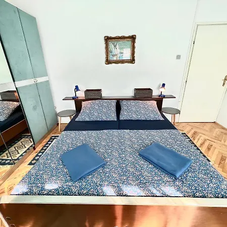 Apartament Azoa *