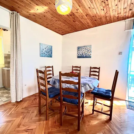 Apartament Azoa *